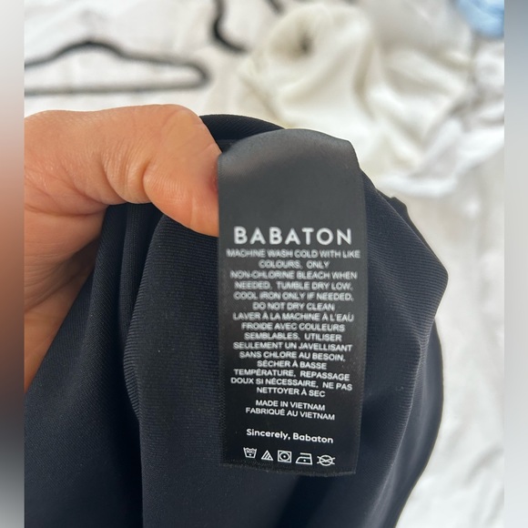 BRAND NEW BABATON (ARITZIA) CONTOUR V-NECK LONGSLEEVE - Picture 9 of 13